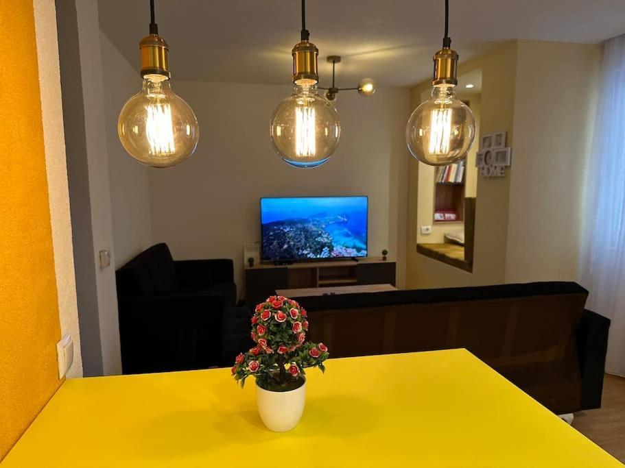 Ora-Prn,Peaceful Central Apartment Prishtinë Ngoại thất bức ảnh