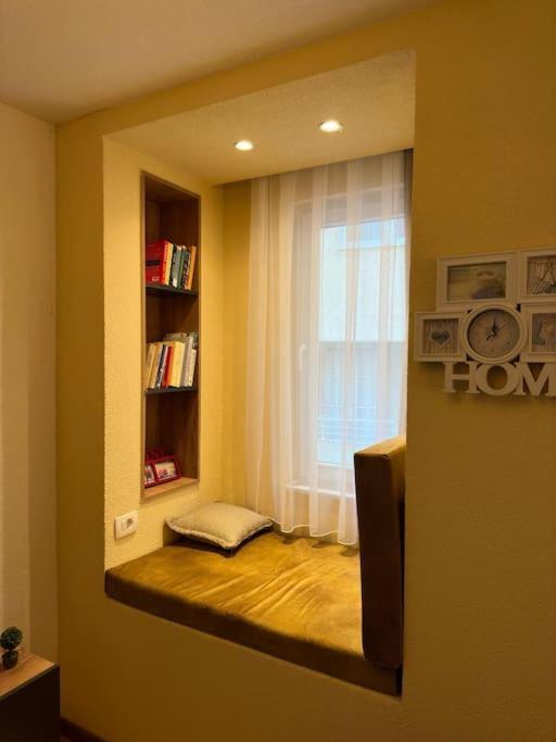 Ora-Prn,Peaceful Central Apartment Prishtinë Ngoại thất bức ảnh